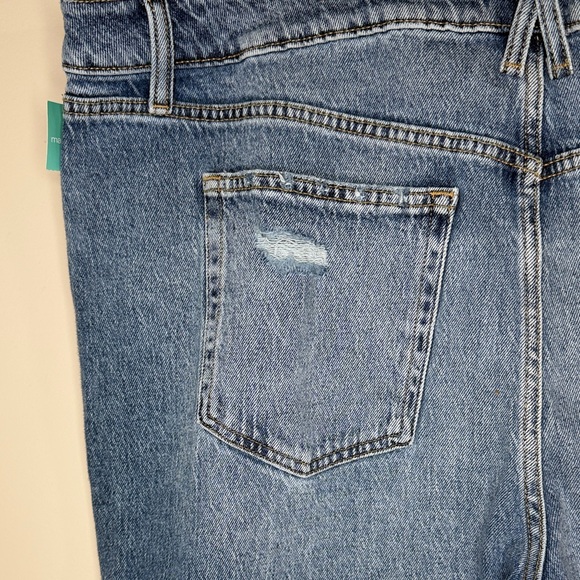 Maurice’s HighRise Distressed Mom Jeans Light Wash Plus Size 22 Relaxed Fit - Picture 16 of 16